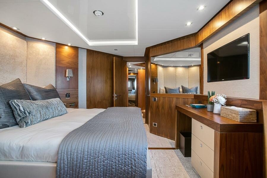 2013 Sunseeker Predator 115 EVEREAST FOR SALE - Image 13