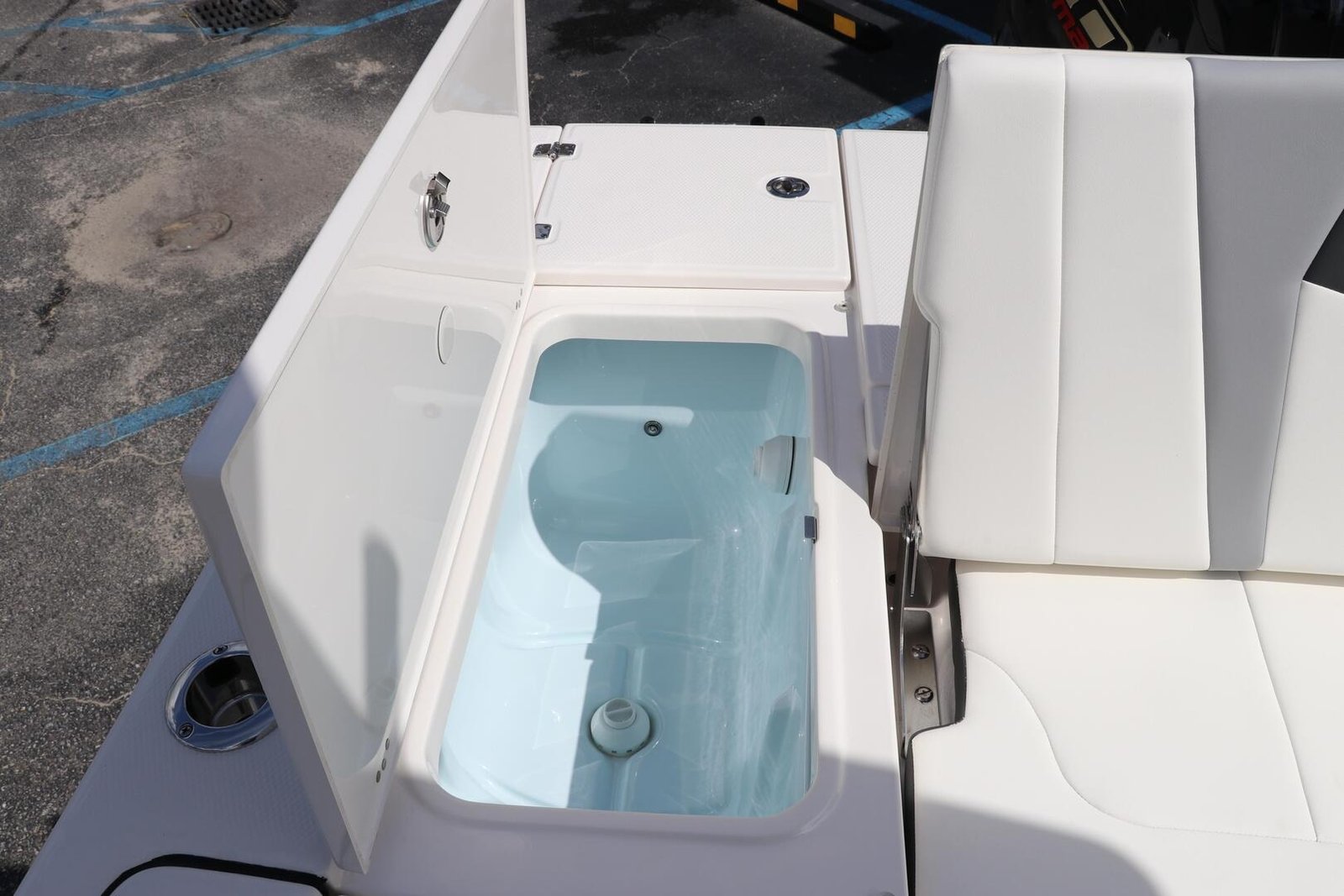 2024 Robalo 226 Cayman For Sale - Image 8