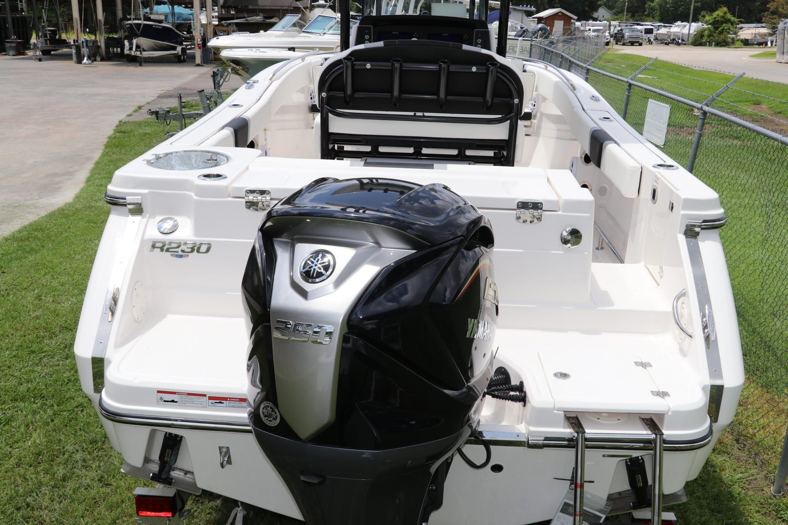 2024 Robalo R230 Center Console For Sale - Image 5