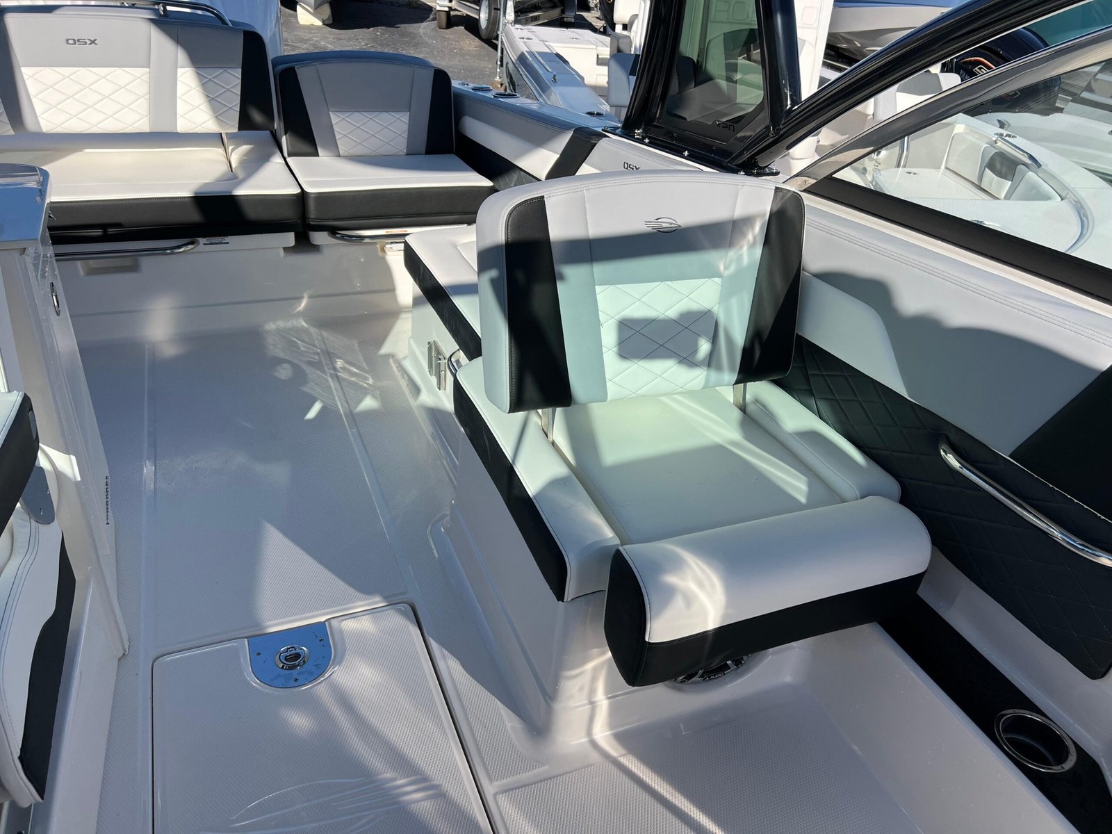 2025 Chaparral 310 OSX For Sale - Image 18