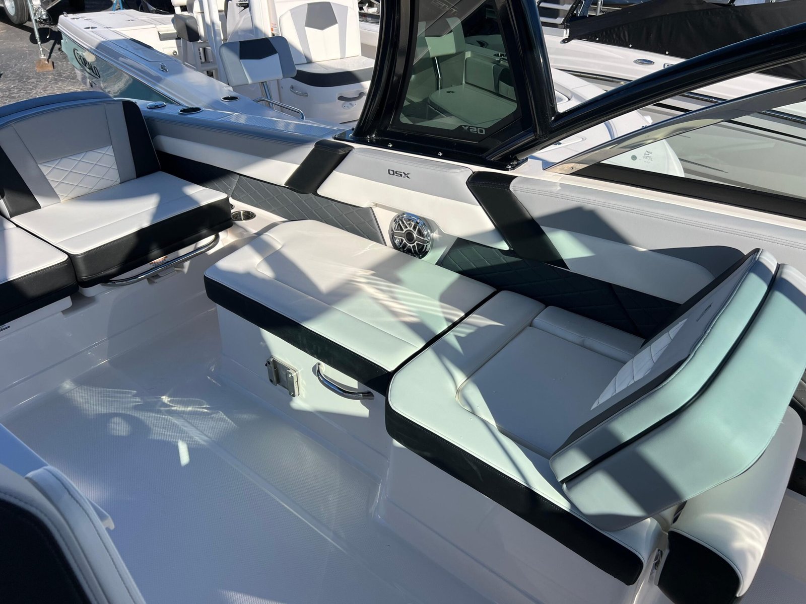 2025 Chaparral 310 OSX For Sale - Image 24