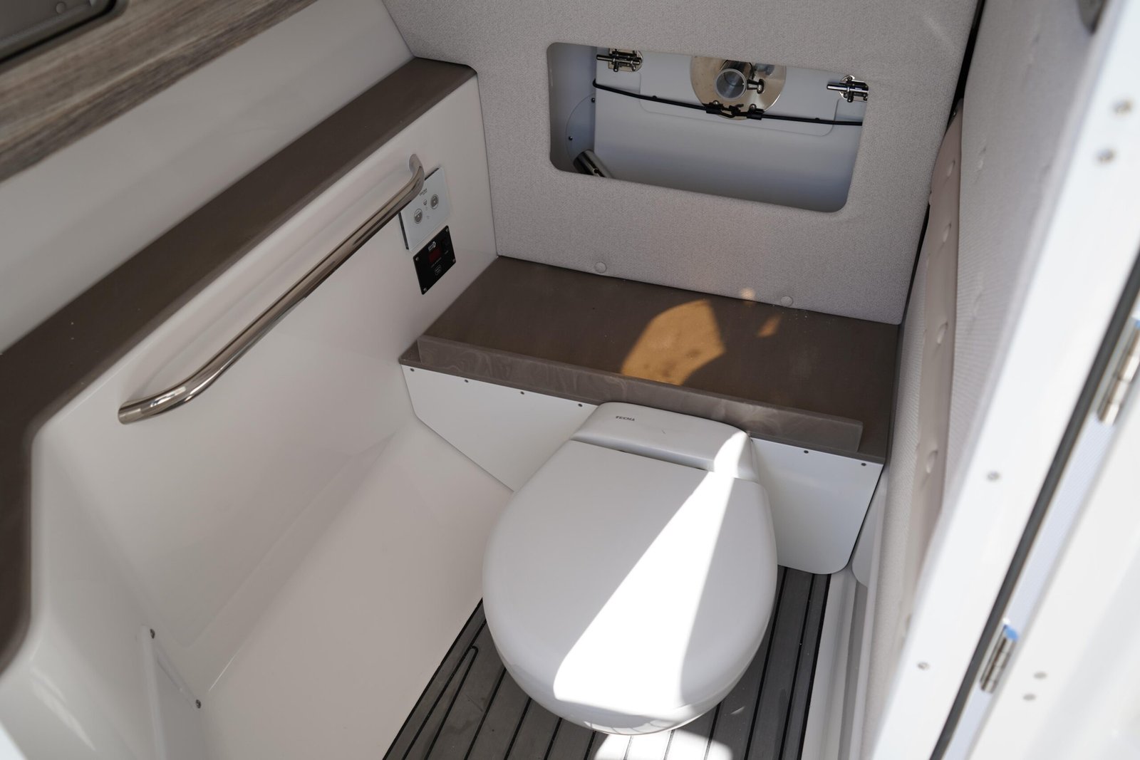 2025 Edgewater 248 CX For Sale - Image 14