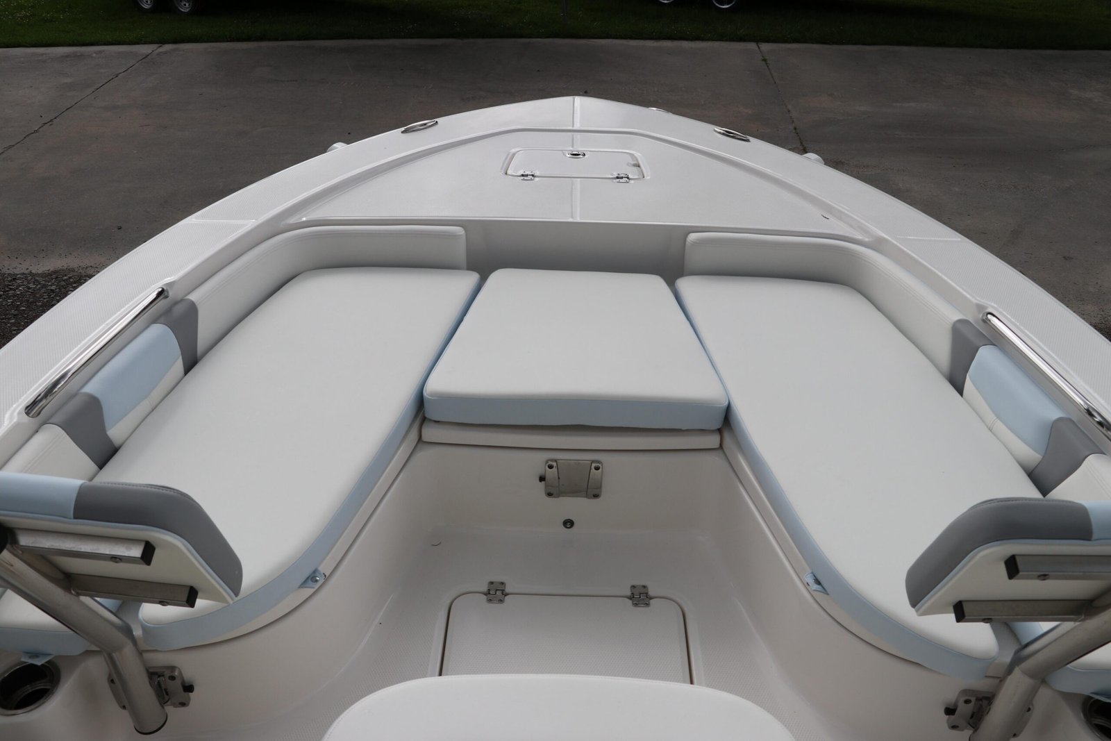 Buy 2025 Robalo 226 Cayman - Image 23