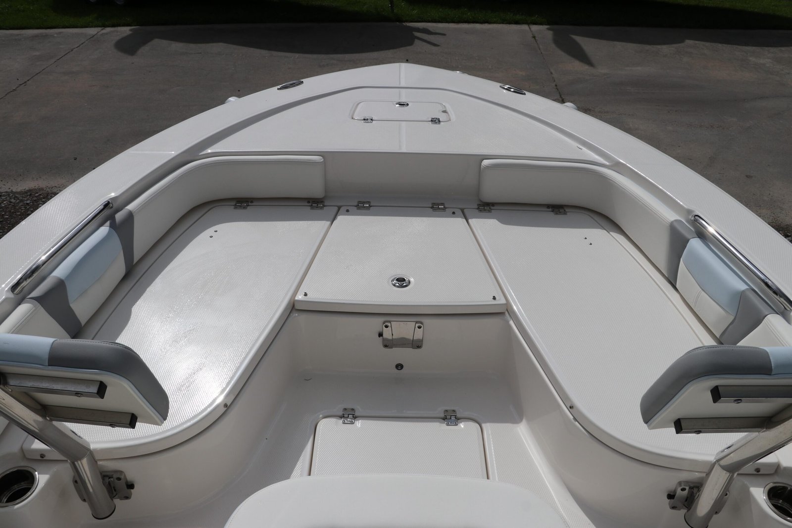 Buy 2025 Robalo 226 Cayman - Image 24