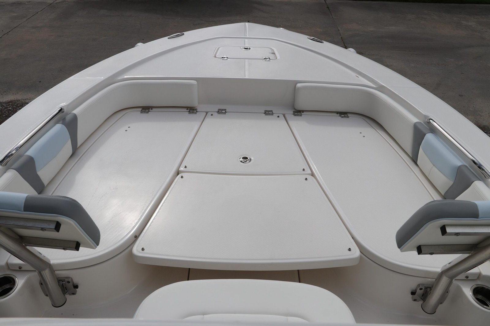 Buy 2025 Robalo 226 Cayman - Image 26