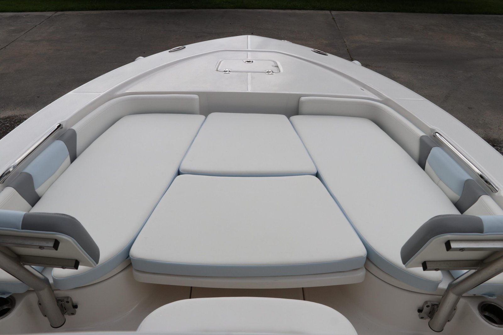 Buy 2025 Robalo 226 Cayman - Image 27