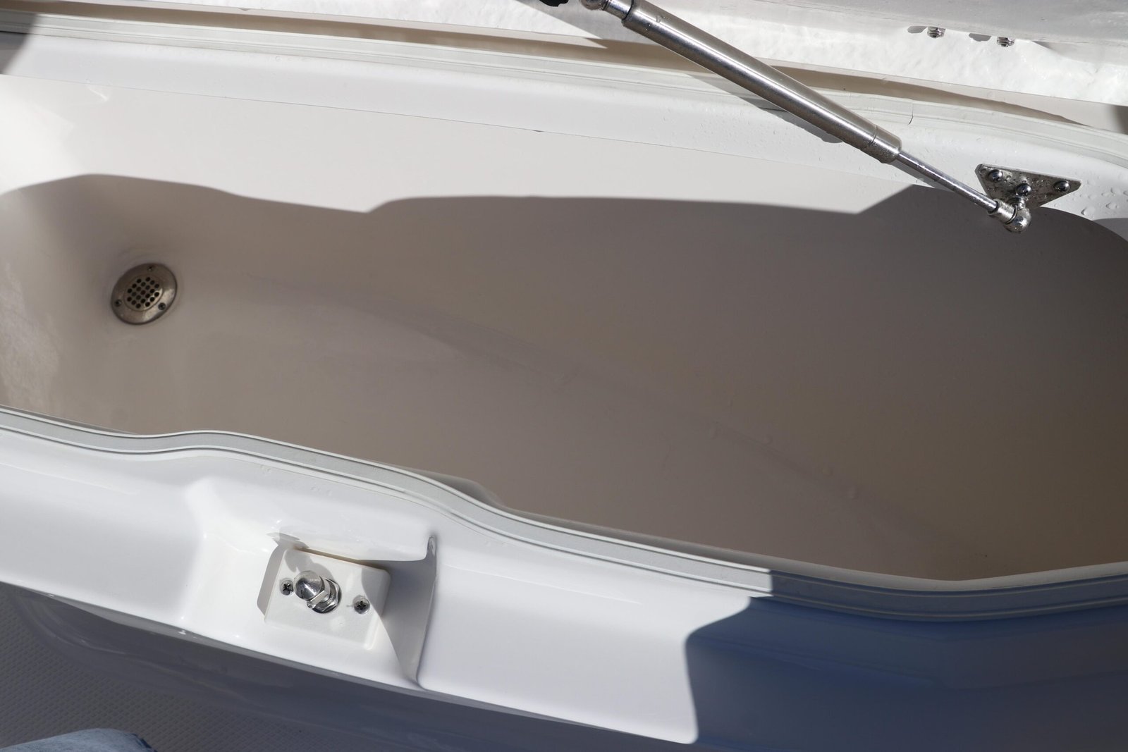 2025 Robalo R200 Center Console - Image 29