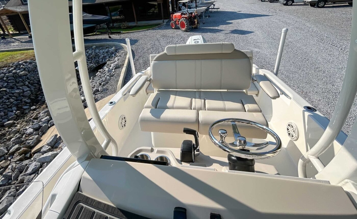 2026 Boston Whaler 220 Dauntless - Image 12