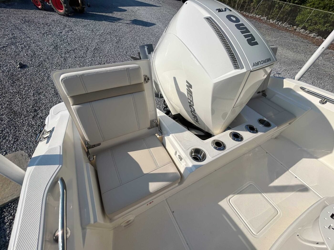 2026 Boston Whaler 220 Dauntless - Image 13