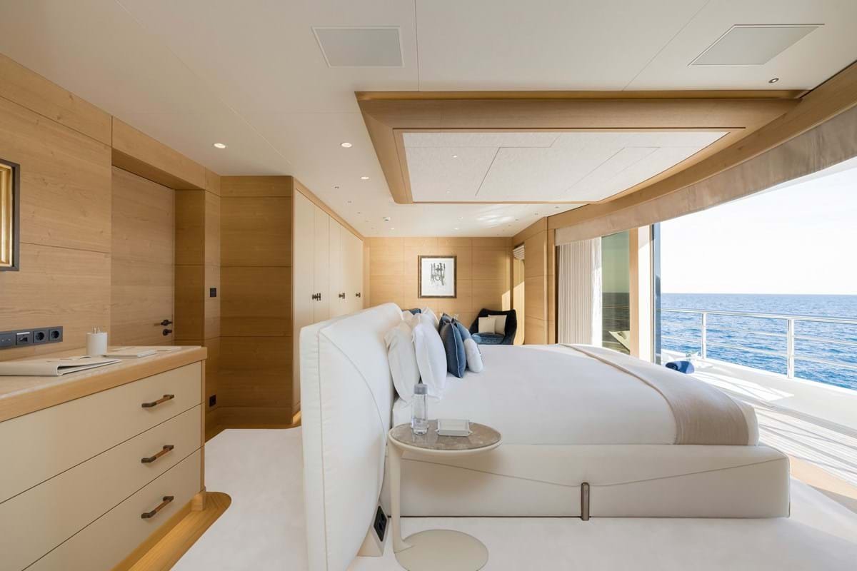HERE COMES THE SUN Motor yacht for sale - Image 11