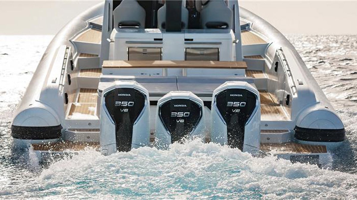 You are currently viewing Outboard Motor Weight: Why It Matters for Boat Performance